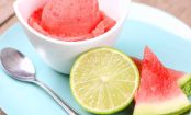Erfrischendes Wassermelonen-Sorbet mit Minze und Limette