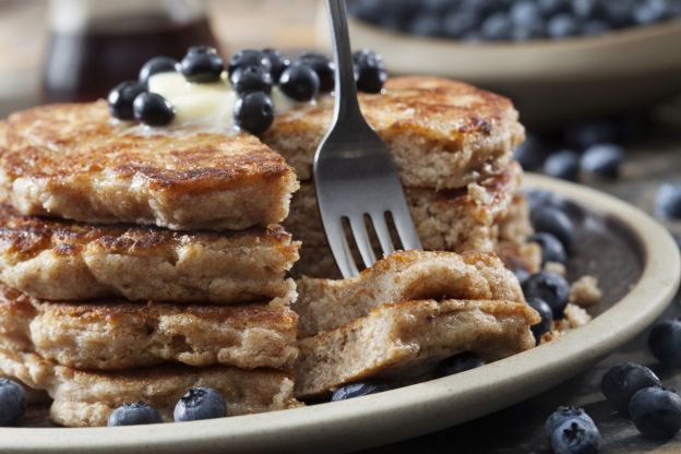 Blaubeer-Pancakes mit Buttermilch und Blaubeersoße