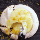 Zum Anbeißen: PAVLOVA-Eier mit Lemon Curd