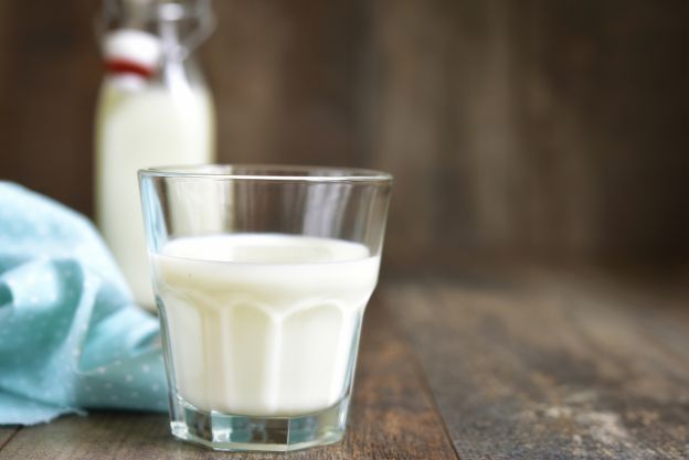 Wenn du deine Milch verstauen willst, stellt die tür des kühlschranks nicht die beste möglichkeit dar
