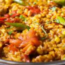 Diese leichte, vegetarische Paella sollten auch die Fleischesser unter euch probieren!