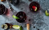 [REZEPT] So verwandelt ihr günstigen Wein in einen KÖSTLICHEN Sommerdrink, der an STRANDURLAUB erinnert