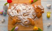 Süßes Osterlamm aus Hefeschnecken mit Aprikosenfüllung