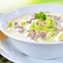 Herrlich herzhafte Käse-Lauch-Suppe mit Hackfleisch