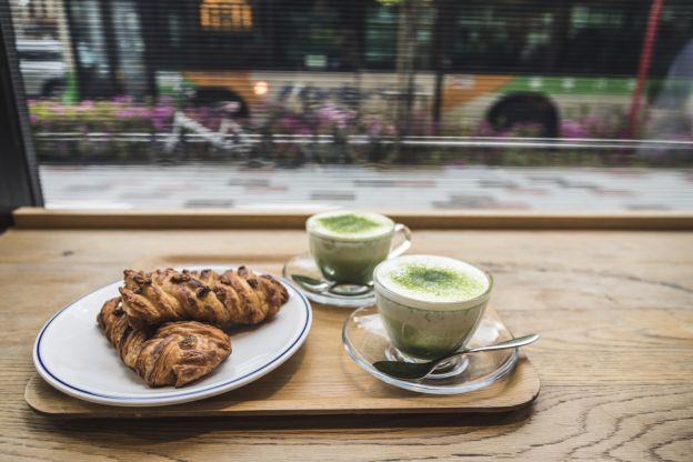 Warum schlägt Match eine Tasse Kaffee?