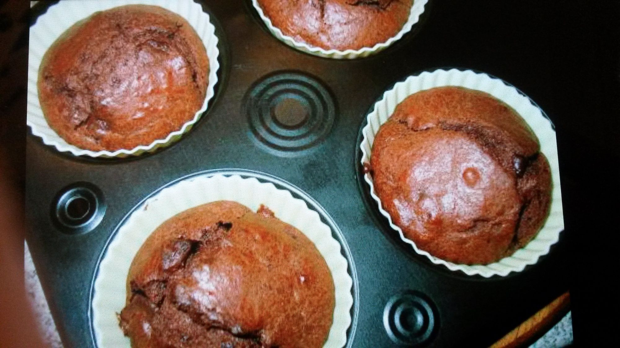 Himmlisch leckere Schoko-Muffins mit Zartbitterschokolade (3/5)