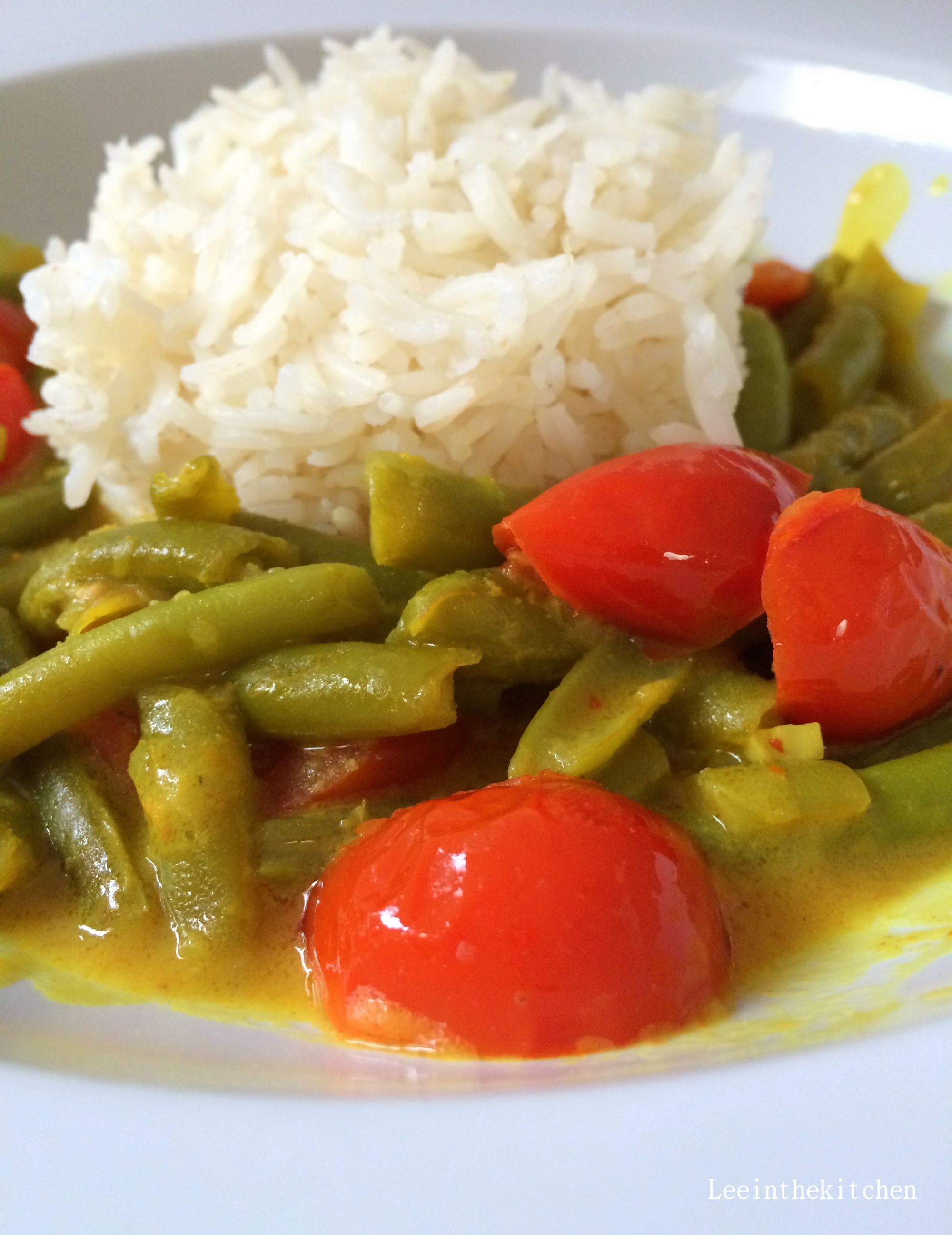 Vegan grüne Bohnen in einer Currysoße mit Reis (2.8/5)