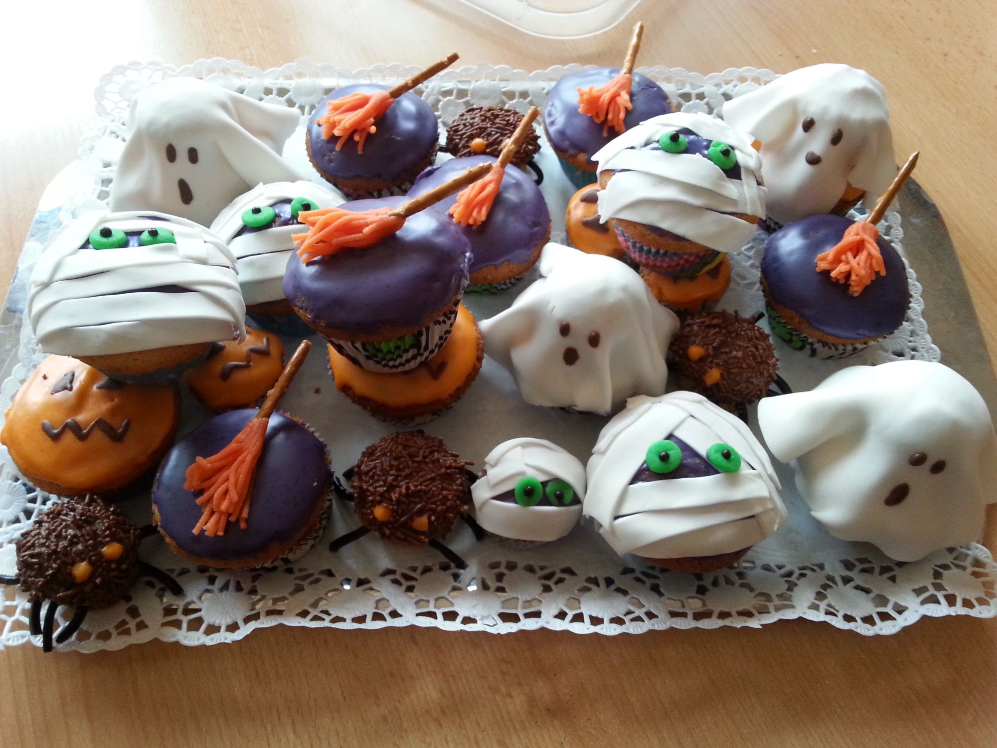 Halloween Cupcakes &amp; Spinnen (4.9/5)