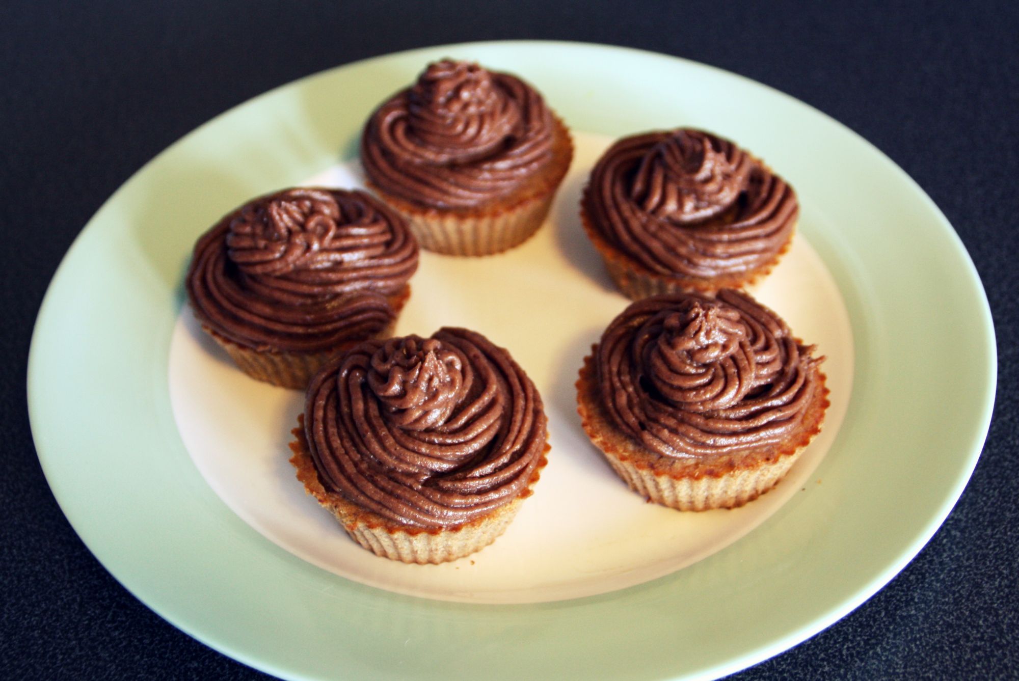 Glutenfreie Orangen-Cupcakes mit Schokocreme (3/5)