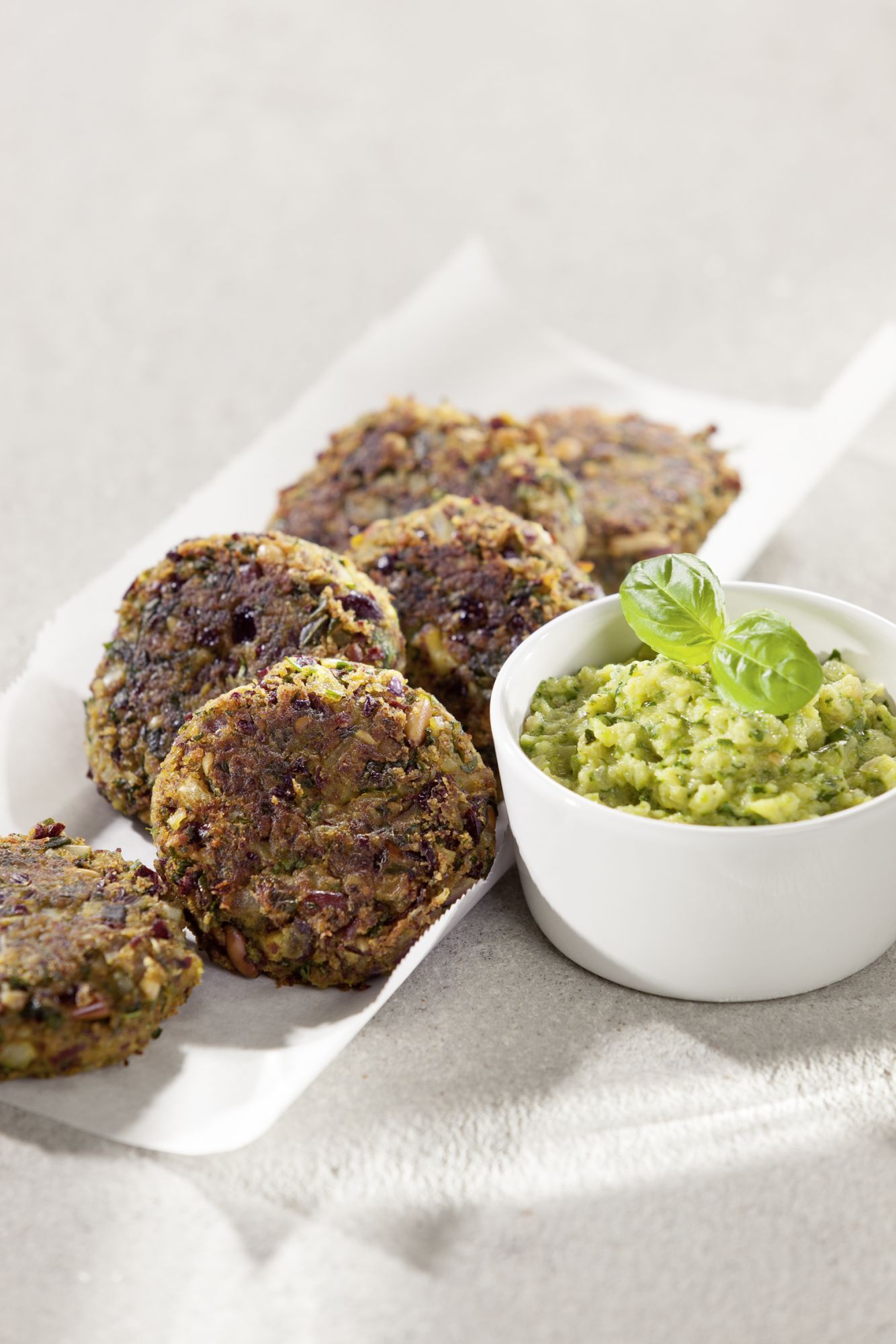 Kidneybohnen-Frikadellen mit Zucchini-Dip (3.2/5)