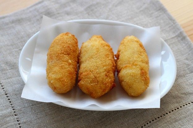 Mit Schinken gefüllte Kroketten