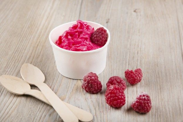 Frozen Yogurt mit Himbeeren