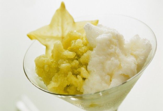 Vanille-Frozen-Yogurt mit Sternfrucht