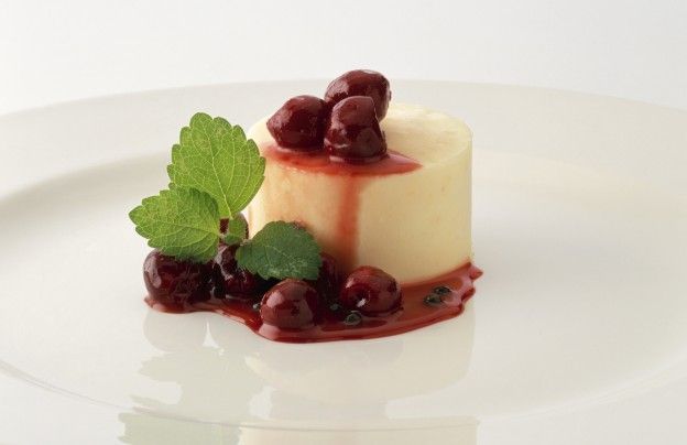Frozen Yogurt mit Kirschsauce