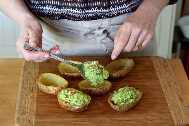 Die Kartoffeln befüllen