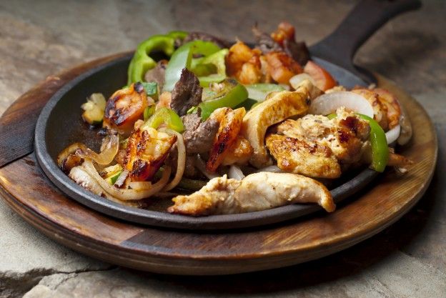 Fajitas mit Garnelen und Hühnchen