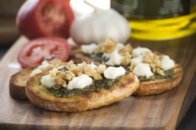 Bruschetta mit Nüssen