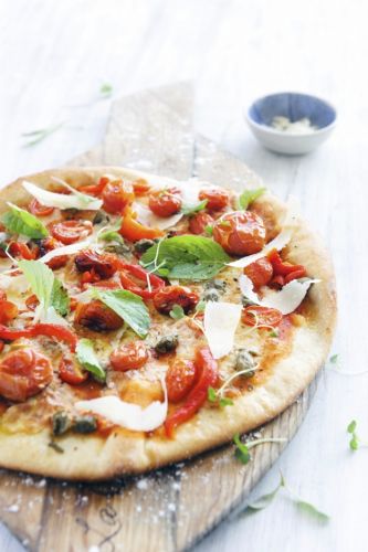 Pizza Mozzarella Di' Buffala mit Cocktailtomaten