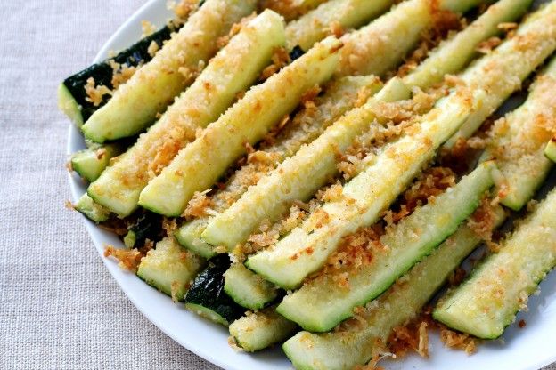 Frittierte Zucchini mit Parmesan und einem Hauch Zitrone