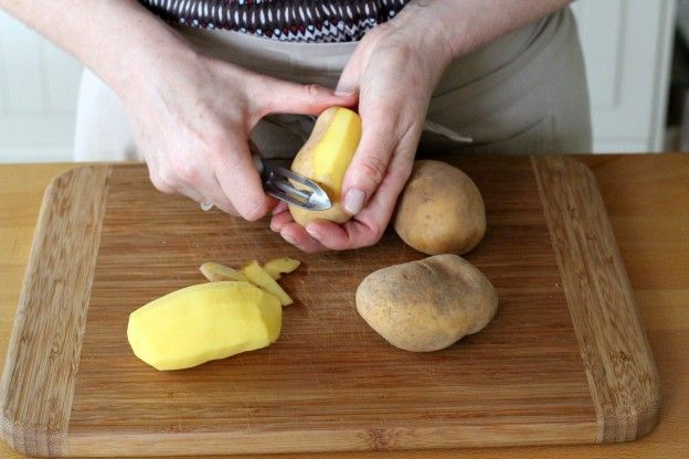 750 g Kartoffeln schälen und abspülen