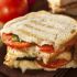 Panini mit Tomaten und Reblochon