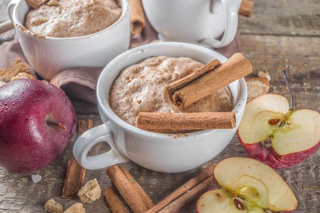 Tassenkuchen mit Apfel und Zimt