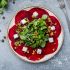 Rote-Bete-Carpaccio mit Feta, Feldsalat und Pistazien