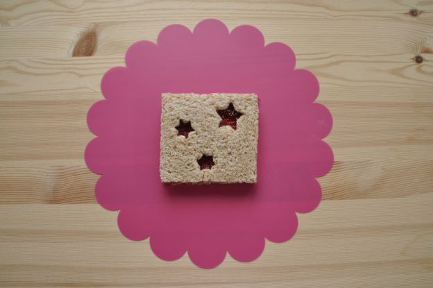 Sandwich mit süßen Förmchen
