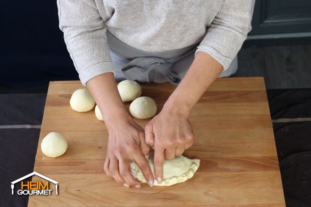 Die Pfannkuchen füllen: