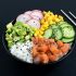 Pokebowl mit Lachs und Avocado