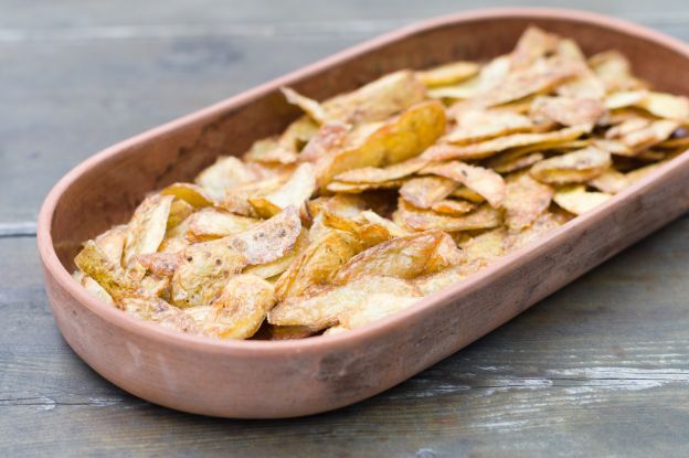 Chips aus Kartoffelschalen