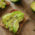 Toast und Avocado