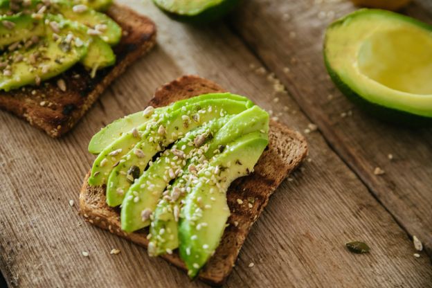 Toast und Avocado