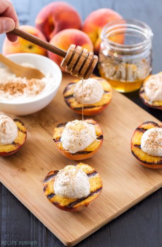 Gegrillter Pfirsich mit Zimt und Honig-Ricotta