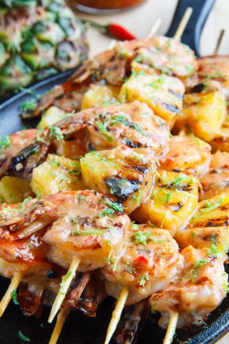 Gegrillte Schrimps-Ananas-Spiesse mit Kokosnuss-Sweet-Chili Sauce
