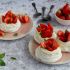 Mini Pavlova mit Erdbeeren