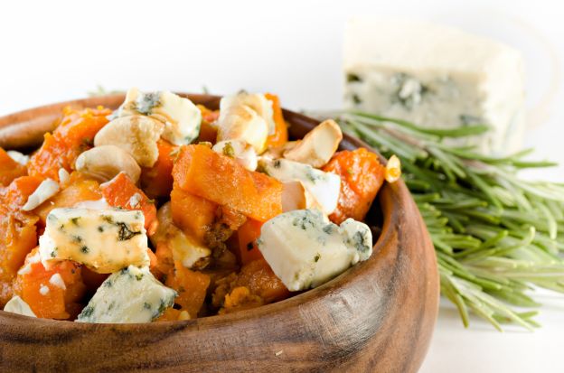 Butternutsquash mit Nüssen und Gorgonzola