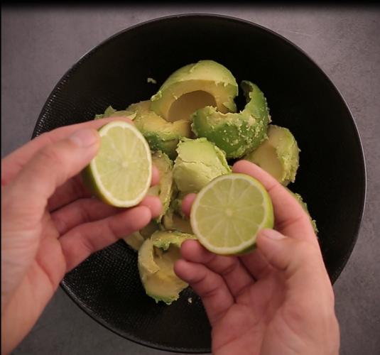 Zubereitung der Guacamole