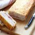 Sandwichkuchen mit Toastbrot, Béchamelsoße, Käse & Schinken