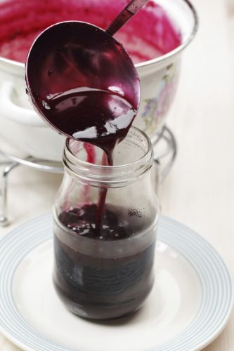 Schwarze Johannisbeermarmelade oder Saft