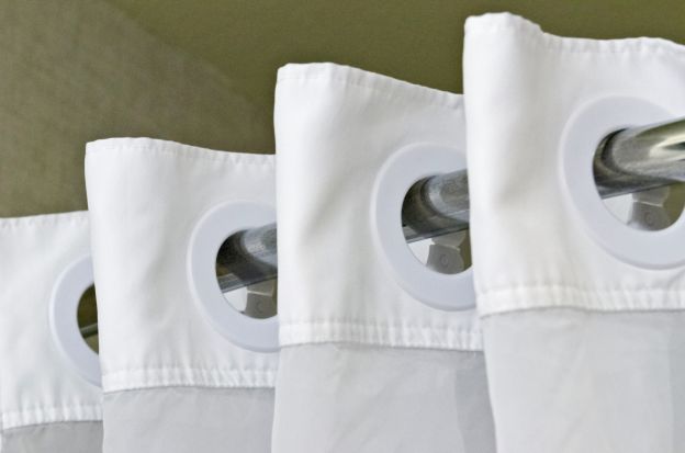 16. Plastikduschvorhang durch einen Stoffvorhang ersetzen