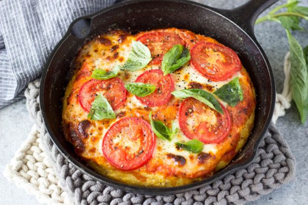 77. Pizza Margherita mit Polenta