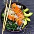 Teriyaki Lachs Reis Bowl mit Spinat und Avocado