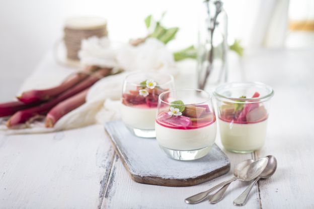 Panna Cotta mit geröstetem Rhabarber