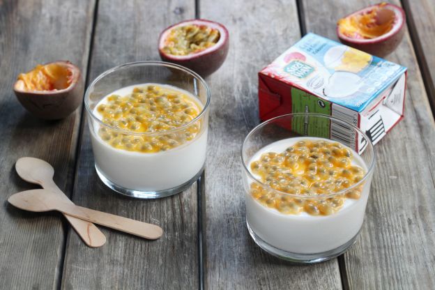 Rezept für Panna Cotta mit Kokoscreme und Passionsfrucht