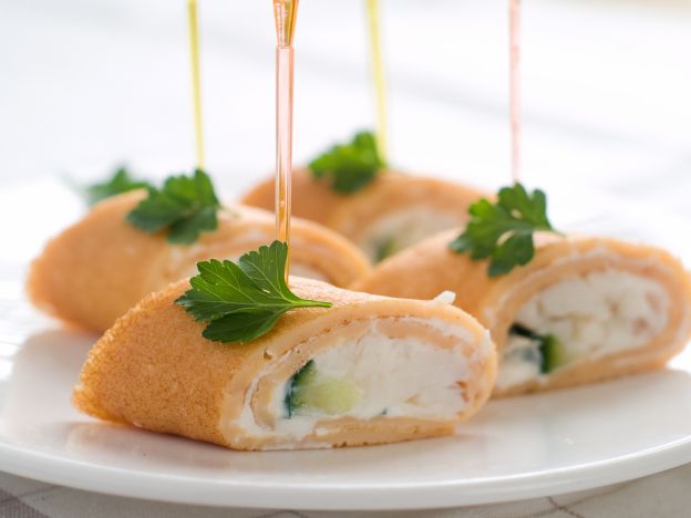 Pfannkuchenröllchen mit Frischkäse