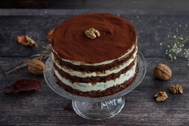 Tiramisu-Torte mit Walnüssen und Schokolade
