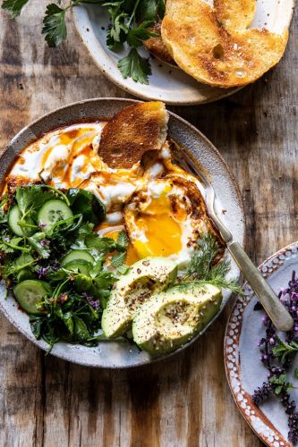 Türkische Eier mit Chilibutter und geschlagenem Feta