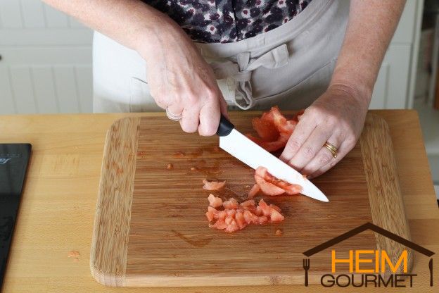 Tomatenfleisch schneiden