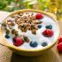 Müsli mit Joghurt und Sommerbeeren